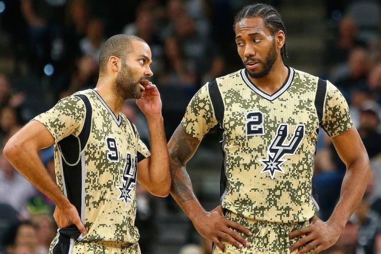 与底角形成 与底角形成